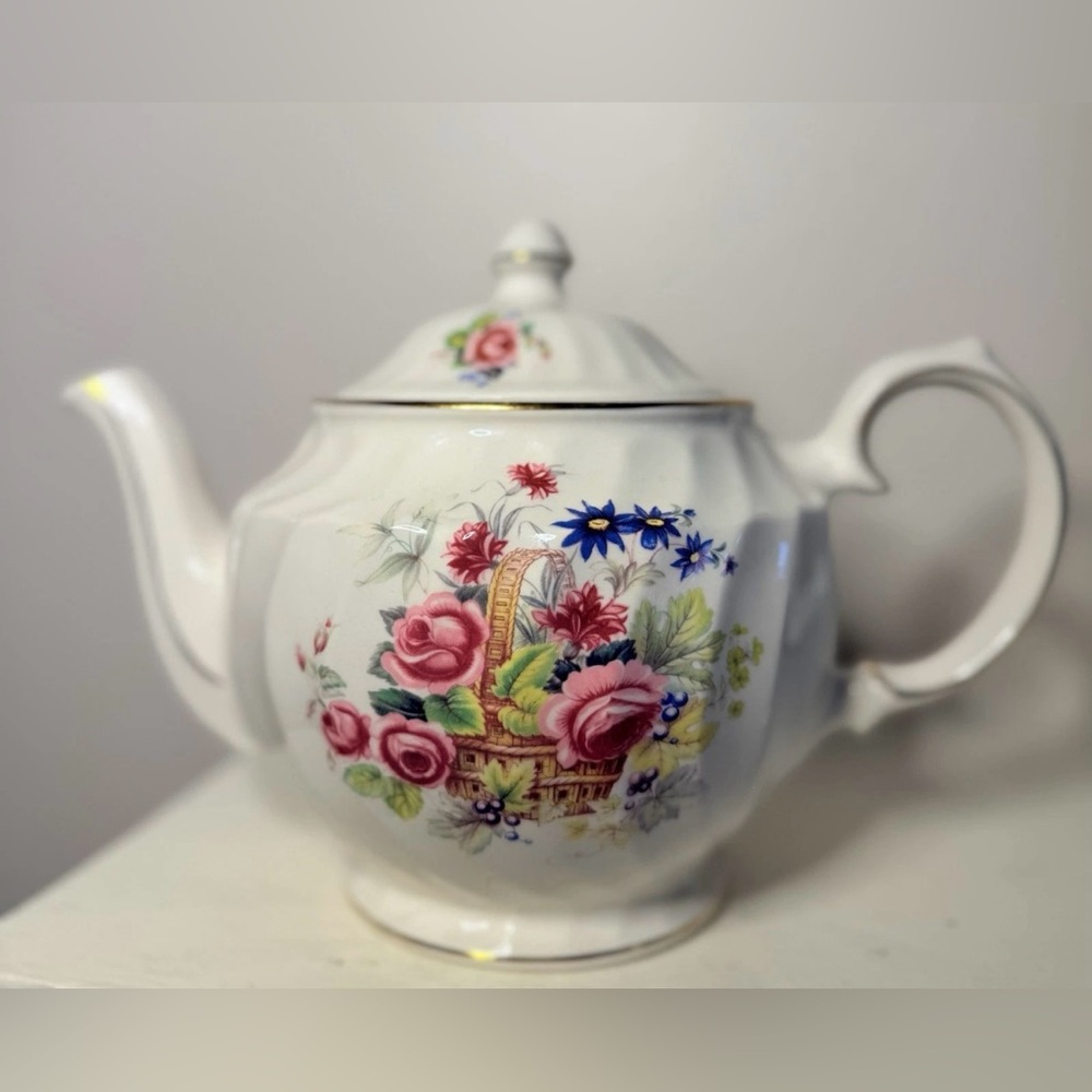 Vintage WINDSOR England Floral/Flower Basket Teapot - Pattern 4370 Pink Roses